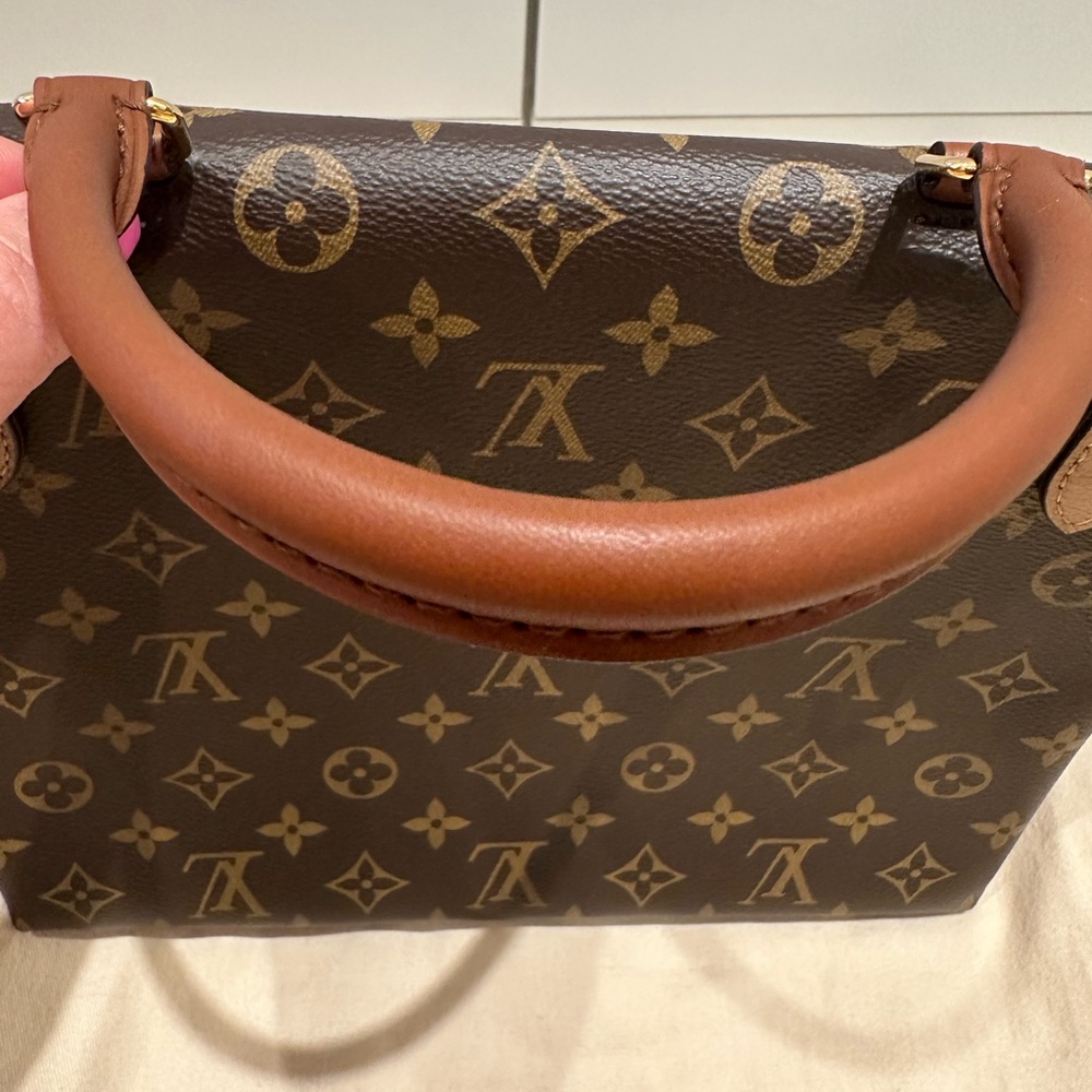 Louis Vuitton Monogram Crossbody Bag - Picture 3 of 12